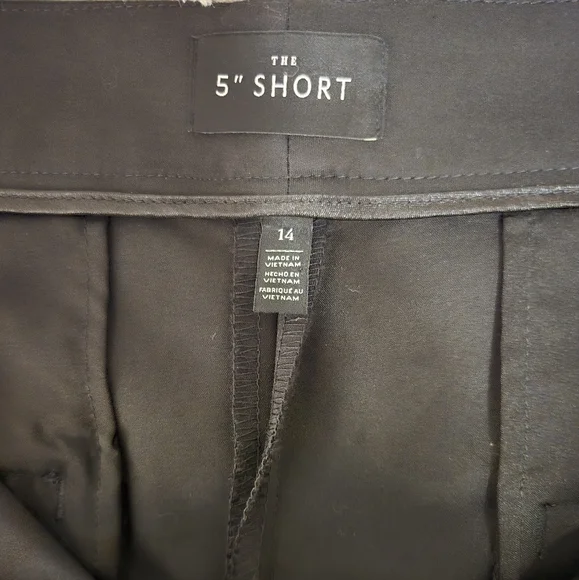 WHBM 5" Classic Black Shorts. - Picture 3 of 4